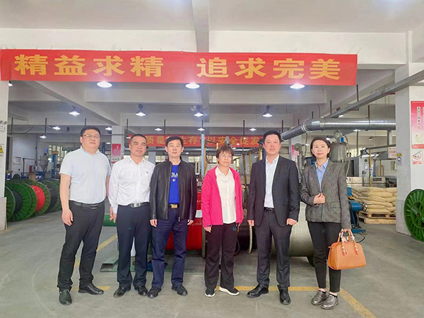 新疆建設(shè)兵團(tuán)第5師雙河市86團(tuán)來(lái)環(huán)瑞參觀(guān)交流1